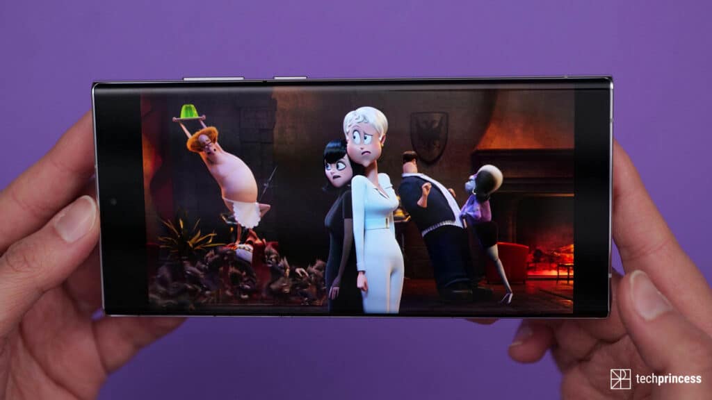 The Samsung Galaxy S22 Ultra display