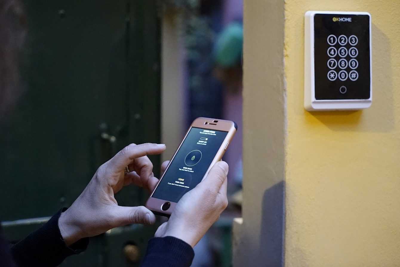 How Airbnb self check-in works and how to set it up