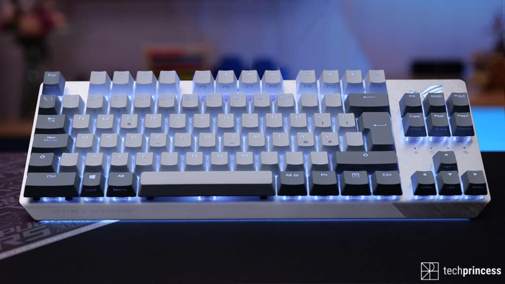 The test of the ASUS ROG Moonlight White set: not just gaming