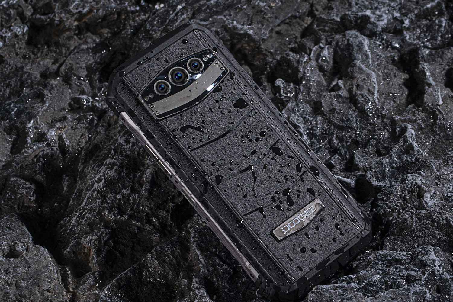 Doogee V30: first rugged smartphone with eSIM