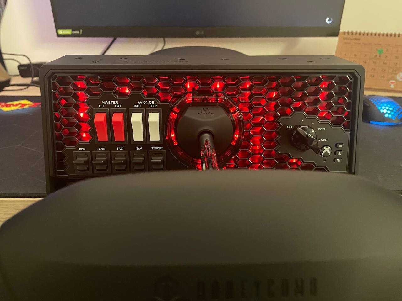 HoneyComb Alpha Flight Controls XPC review: the best for an immersive experience