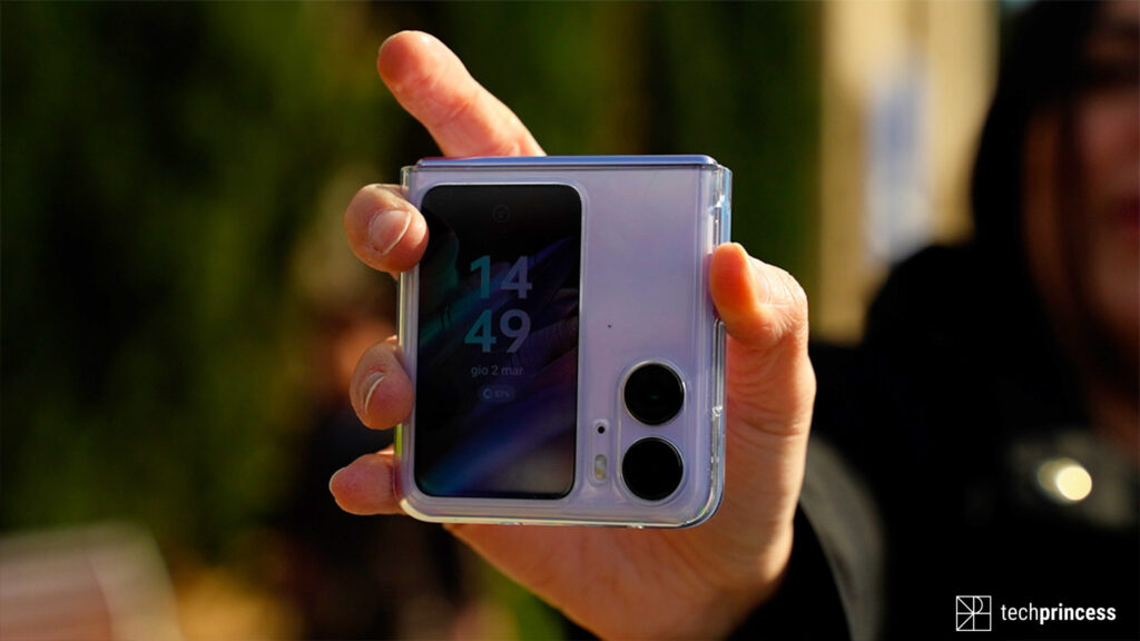 Oppo Find N2 Flip external screen review 2