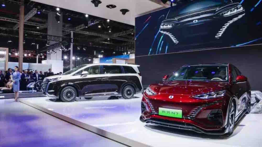 Byd, Denza D9 Premier on the left Denza N7 on the right, source Byd website