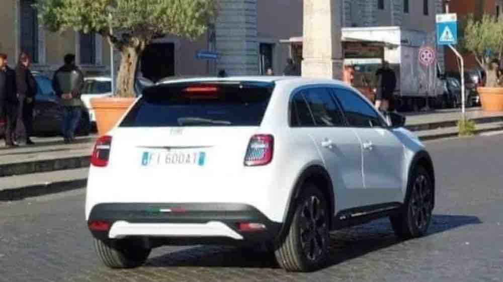 Fiat 600, the B-SUV spotted in Rome unleashes social media, source Cochespias