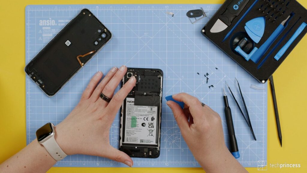 Nokia G22 review ifixit teardown