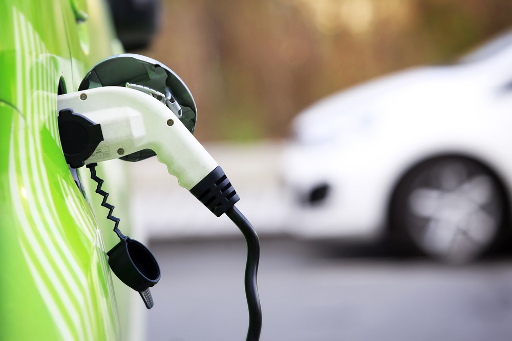Electric mobility in summer the 5 mistakes to avoid for safe driving even during the hottest season of the year, source DepositPhotos