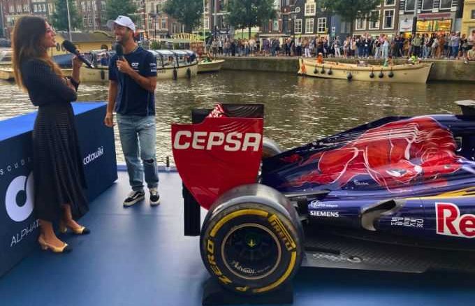 "Ten years of Daniel": Ricciardo on the canals of Amsterdam at the wheel of his STR7