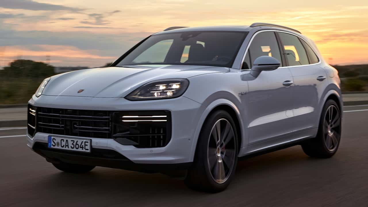 The new Porsche Cayenne Turbo E-Hybrid boasts a total power of 739 HP