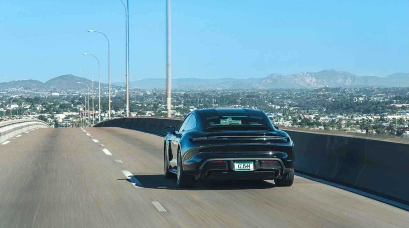 Porsche Taycan: restyling with greater autonomy and charging speed