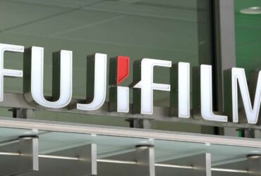 FUJIFILM offers live view with two important realities