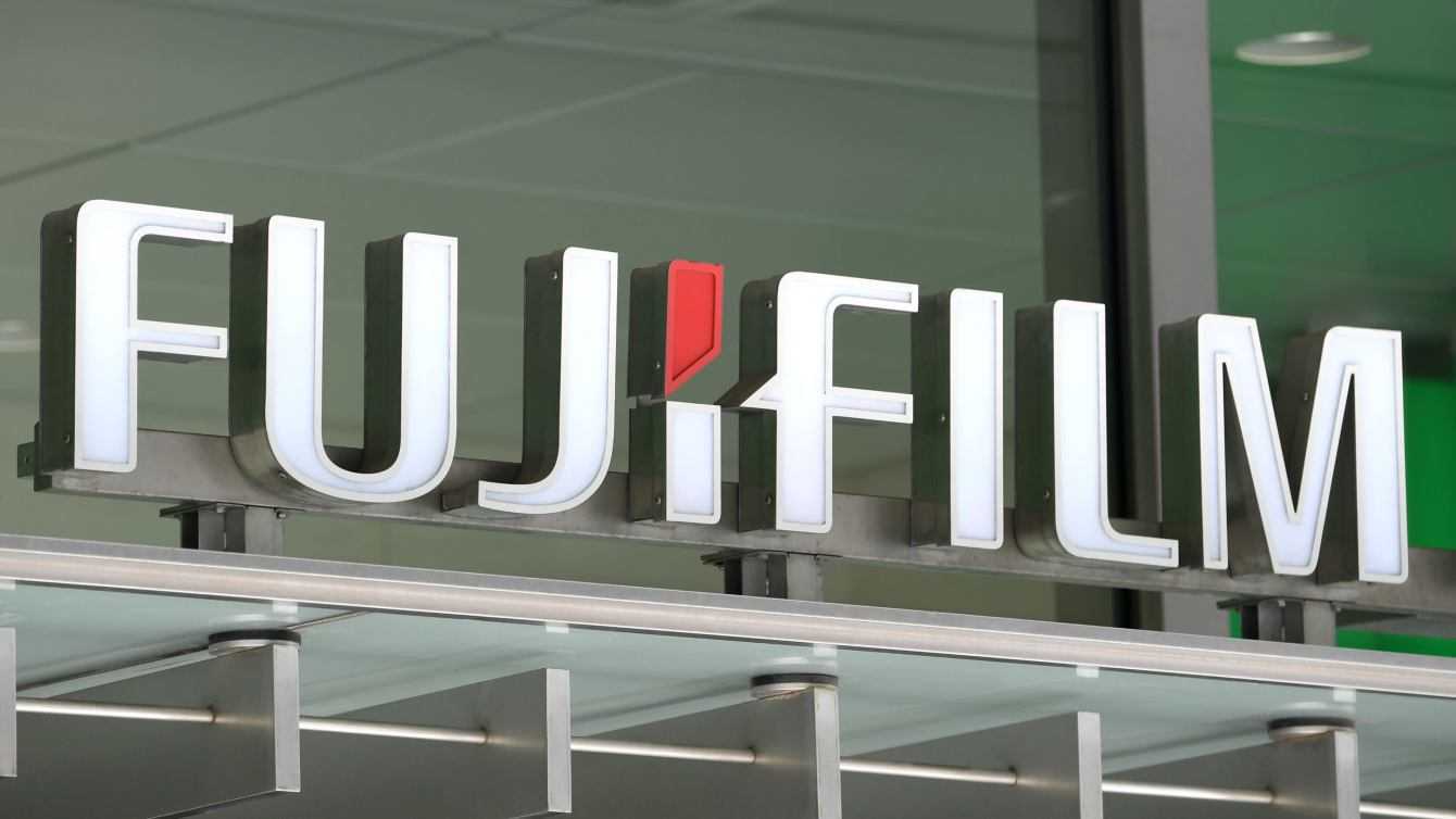 FUJIFILM offers live view with two important realities