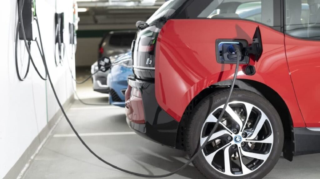 Electric cars pollute less over their entire life cycle