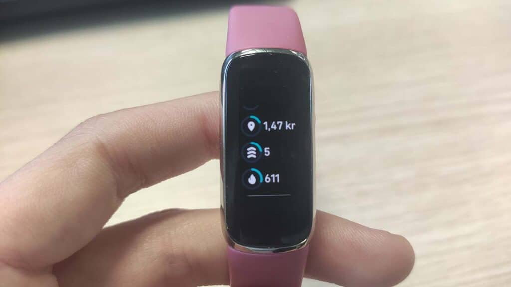 Fitbit luxury review att