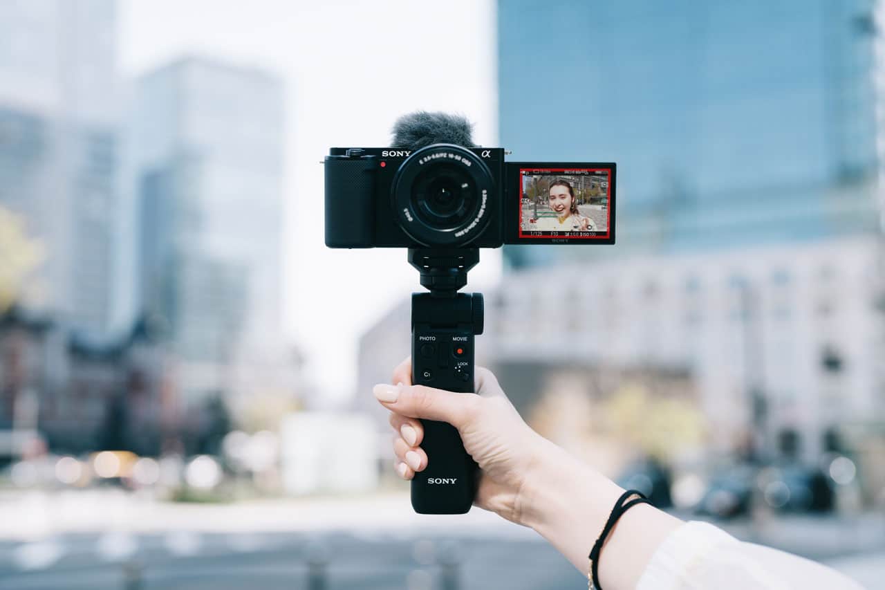 Sony ZV-E10: la mirrorless per i vlogger thumbnail