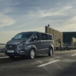 Ford Tourneo Custom Plug-In, il primo van ibrido: cosa lo rende speciale? thumbnail