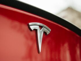 Tesla registra risultati da record nel secondo trimestre del 2021 thumbnail