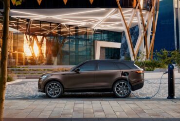 Range Rover Velar: si amplia la scelta grazie a nuovi elementi di design e tecnologia thumbnail