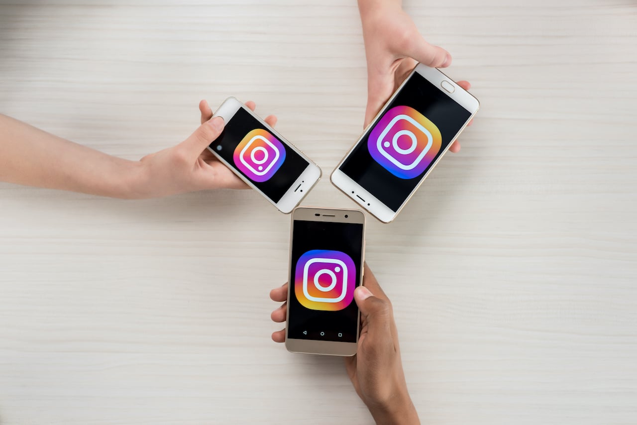 Instagram elimina lo swipe up: come cambia il linguaggio della piattaforma thumbnail