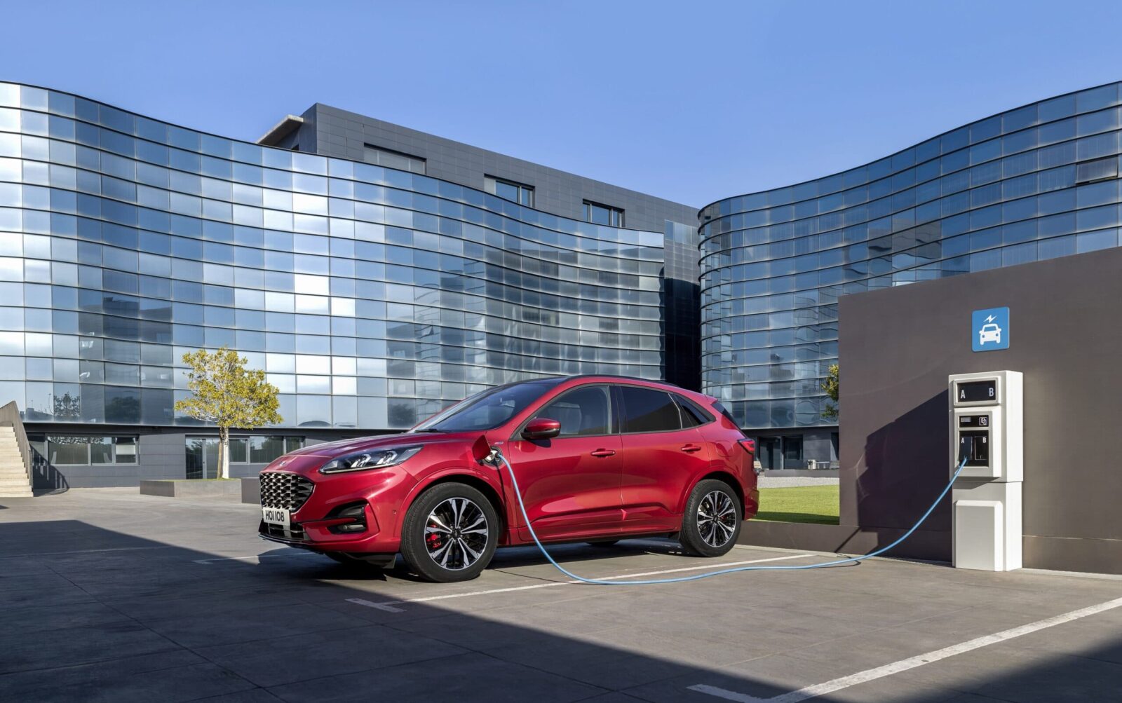 Ford Kuga PHEV è il Plug In Hybrid più venduto in Europa nel primo semestre 2021 thumbnail