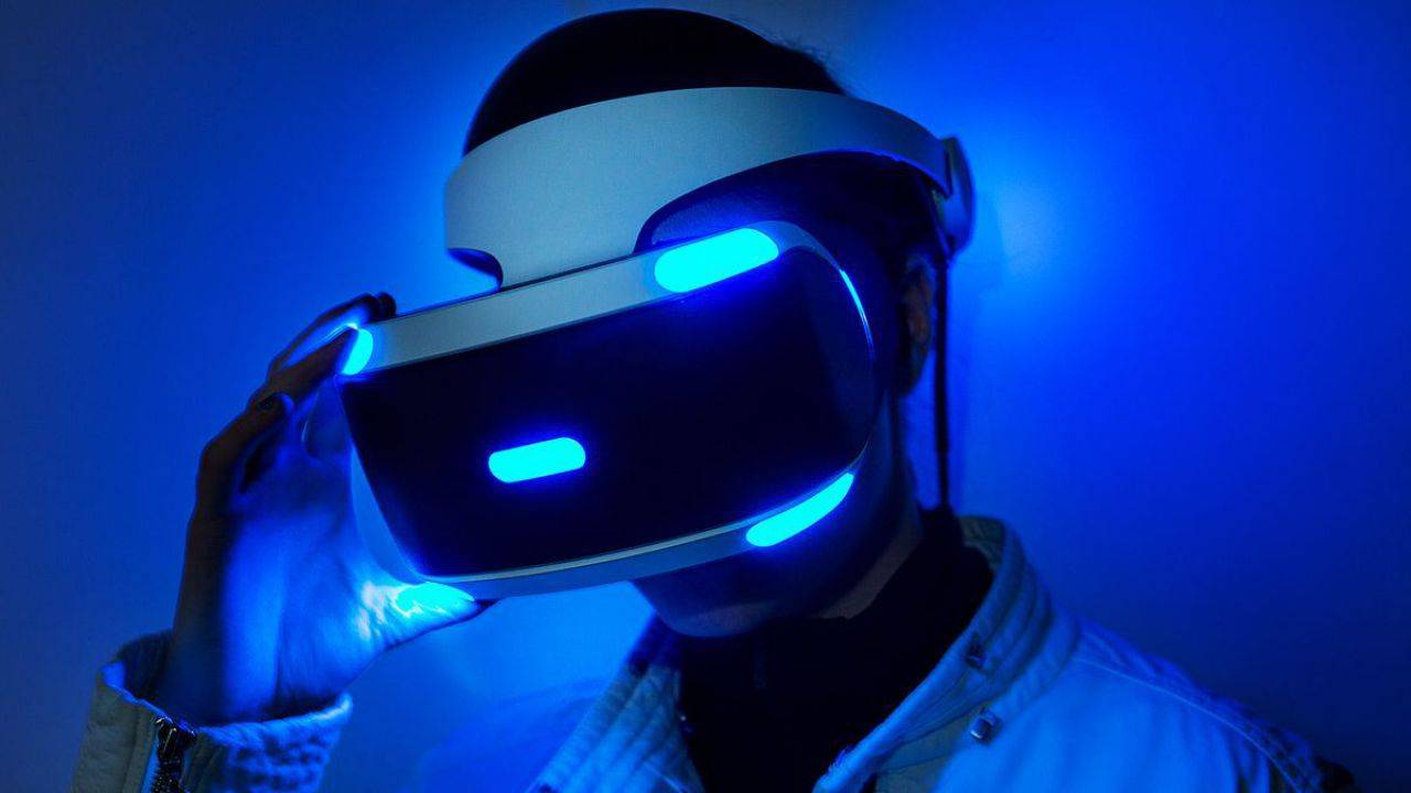 PlayStation VR 2 con schermo OLED e feedback aptico? Ecco i nuovi leak thumbnail