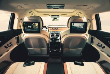 Bentley Rear Entertainment: un nuovo sistema d'intrattenimento di bordo thumbnail