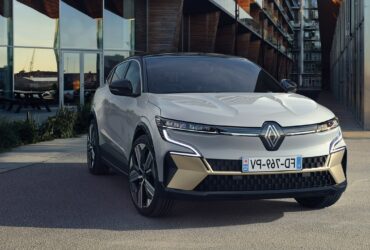 Renault Mégane E-TECH, dopo 25 anni è diventata elettrica e (quasi) Crossover thumbnail