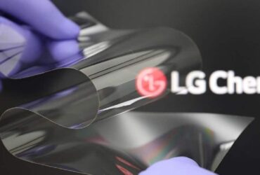 LG presenta un display pieghevole in plastica thumbnail