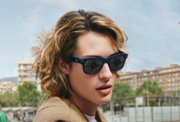 Ray-Ban Stories, gli occhiali smart di Facebook dal look classico thumbnail