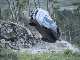 Range Rover Sport SVR: quell’epico inseguimento nell'ultimo film di James Bond thumbnail