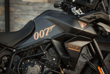 Triumph celebra il nuovo film di 007 con la nuova Tiger 900 Bond Edition thumbnail