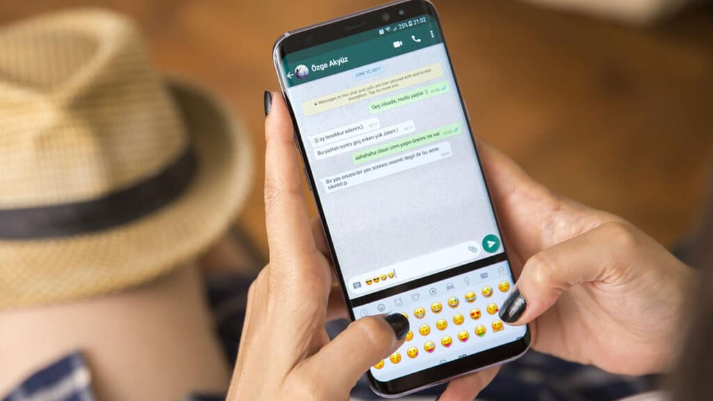 whatsapp ephemeral chat messages that disappear