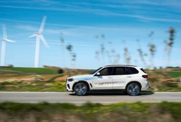 BMW iX5 Hydrogen sarà presente alla IAA Mobility 2021 thumbnail