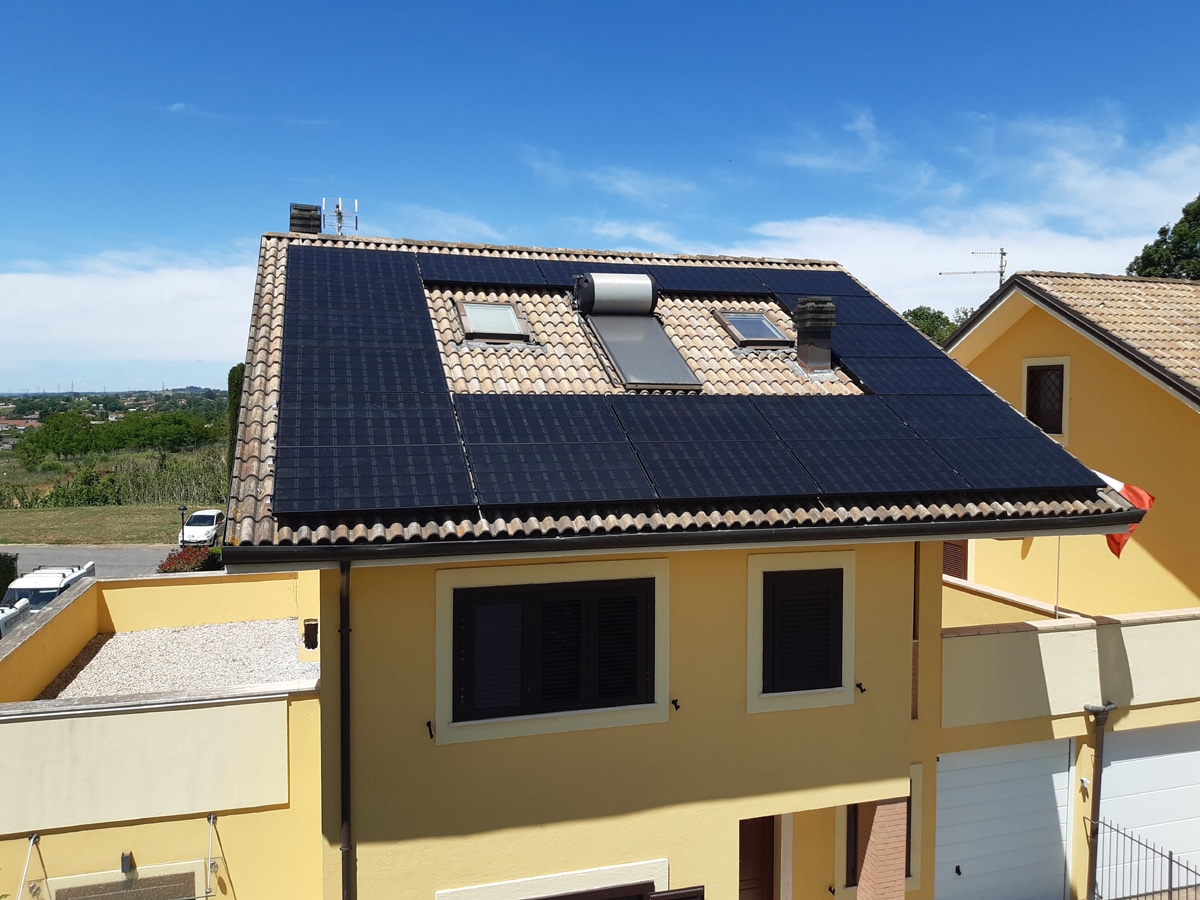 LG NeON 2: moduli fotovoltaici per l'efficienza di una villetta “smart” thumbnail