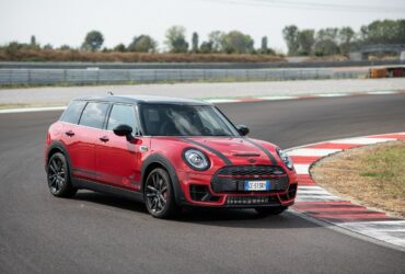 MINI Rockingham GT Edition: la nuova limited edition celebra il Motorsport thumbnail