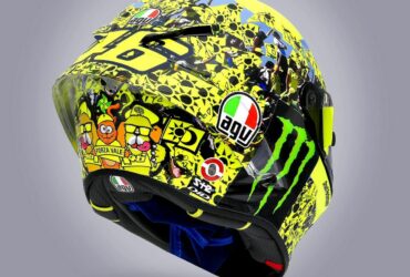 GP Emilia-Romagna 2021, Valentino Rossi saluta i fans con un casco dedicato thumbnail