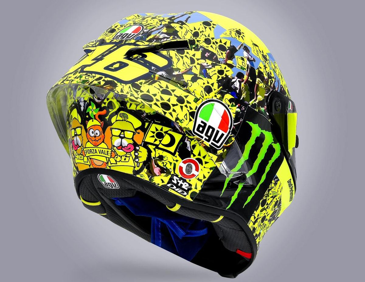 GP Emilia-Romagna 2021, Valentino Rossi saluta i fans con un casco dedicato thumbnail