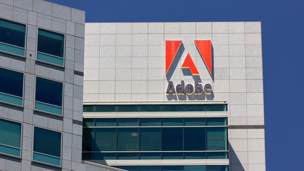 Adobe bloccherà gli stipendi ai dipendenti no vax thumbnail