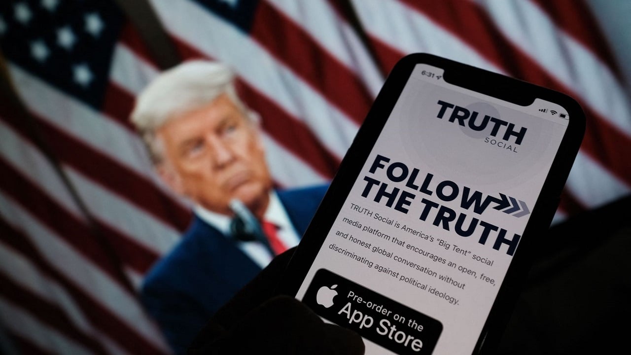 Donald Trump lancerà un nuovo social network chiamato Truth Social thumbnail