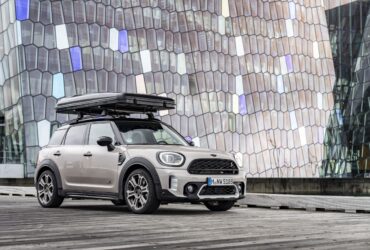 A bordo della MINI Cooper S Countryman ALL4 attraverso il Wild West islandese thumbnail