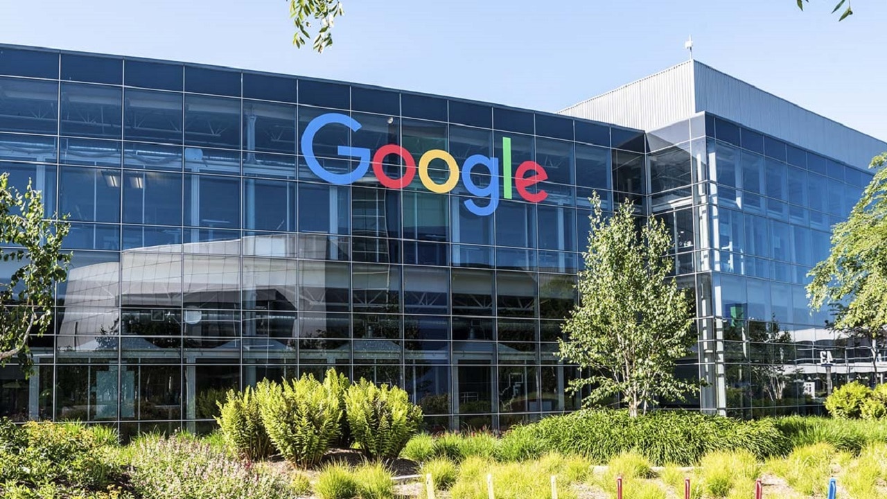 La società madre di Google raggiunge una valutazione di 2 trilioni di dollari thumbnail