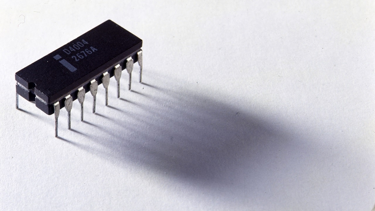 Intel 4004: il primo microchip in commercio compie 50 anni thumbnail