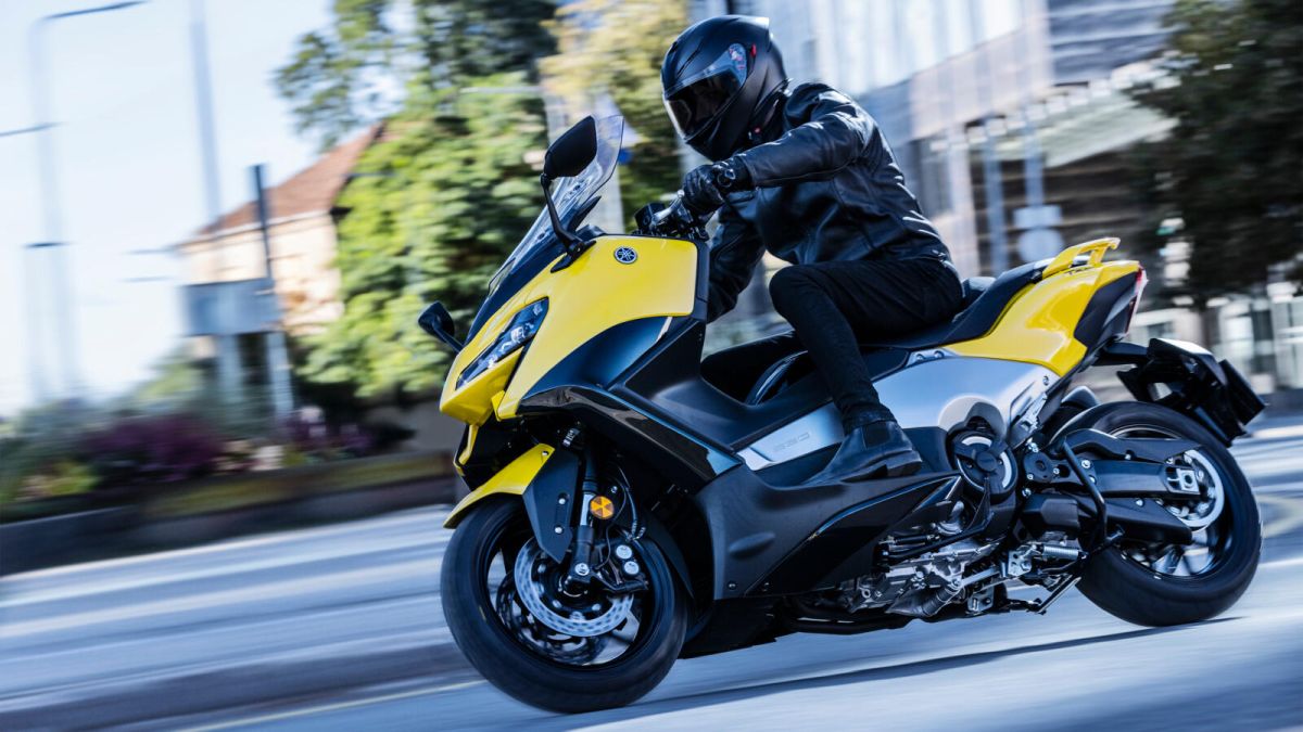 Yamaha aggiorna il suo TMAX con un nuovo design e tanta tecnologia thumbnail