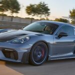 Arriva la nuova Porsche 718 Cayman GT4 RS, DNA da pista per l’uso quotidiano thumbnail