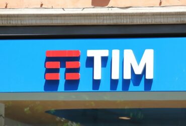 Offerta del Fondo Kkr per Tim: le reazioni thumbnail