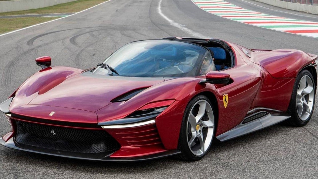 Ferrari Daytona SP3, il designer Manzoni: "La più bella di sempre" thumbnail