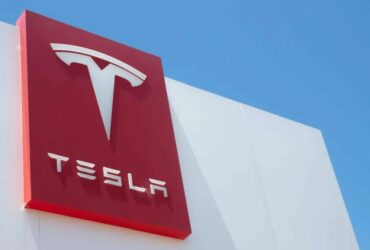 Elon Musk esorta il personale a tagliare i costi di consegna delle Tesla thumbnail