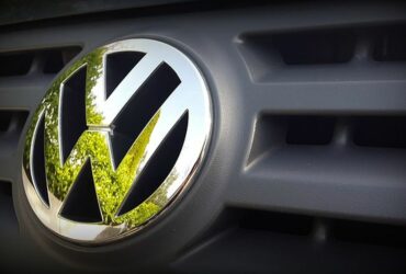 Greenpeace Germania fa causa a Volkswagen: richieste misure contro il riscaldamento globale più severe thumbnail