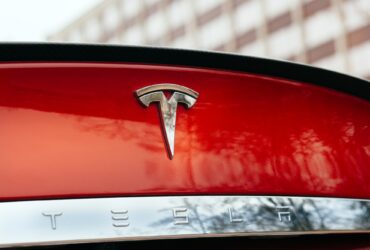 Tesla: i nuovi modelli mancano di porte USB, c’entra la crisi dei chip? thumbnail