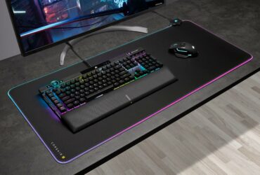Corsair MM700 RGB Extended: un mouse pad grande e colorato thumbnail