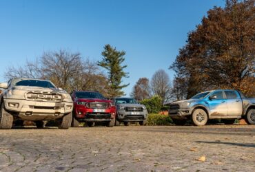 C'è qualcosa di più divertente del guidare tre Ford Ranger nel fango? thumbnail